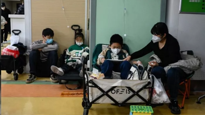 Pneumonia outbreak in China: चीन के बच्चों में श्वसन संबंधी बीमारियों बढ़ी।(फोटो सोर्स: एपी)