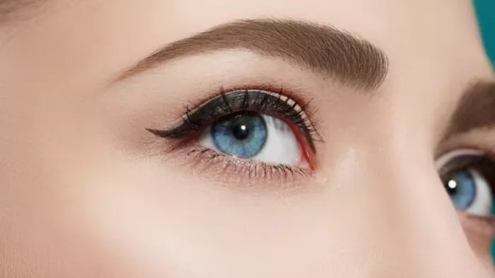 खूबसूरत और घनी पलकों के लिए अपनाएं ये नुस्खें