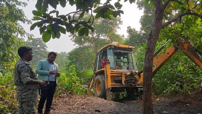 संगठित तरीके से कोयला माफिया चलाते हैं अवैध कारोबार।