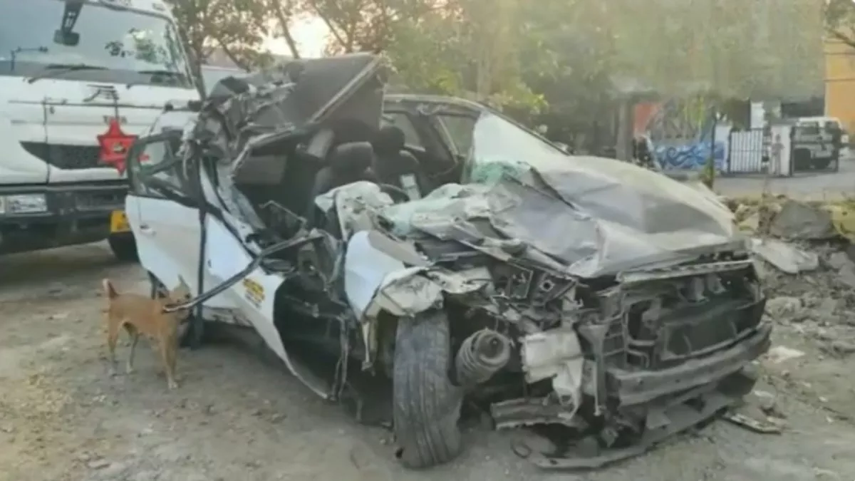 Maharashtra- नवी मुंबई नगर निगम भवन के पास कार की ट्रक से हुई टक्कर, हादसे में 1 व्यक्ति की मौत और 2 लोग घायल