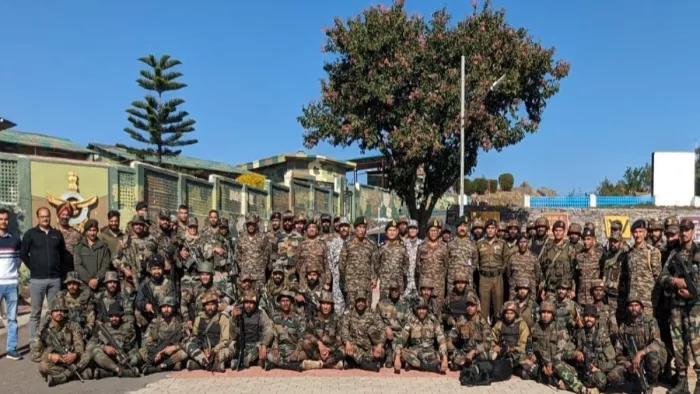 आतंकी की ट्रैकिंग करने पर खोजी कुत्ता डोमिनोज और हैंडलर सम्मानित।
