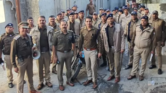 नैनीताल में पीएसी व पुलिस टीम ने चलाया सत्यापन अभियान