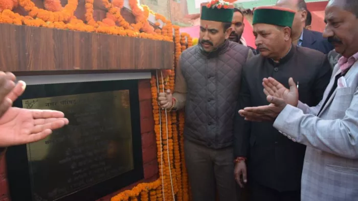 विक्रमादित्य ने नव निर्मित पार्किंग का किया लोकार्पण।