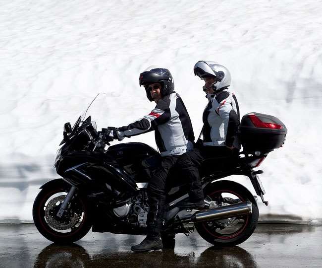https://www.jagranimages.com/images/newimg/24122020/24_12_2020-bike-riding-in-winters_21199784.jpg