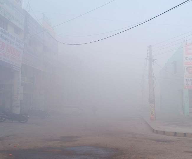 Weather Update: मौसम ने दिखाए तेवर, घना कोहरा छाया, प्रदूषण का स्तर भी बढ़ा