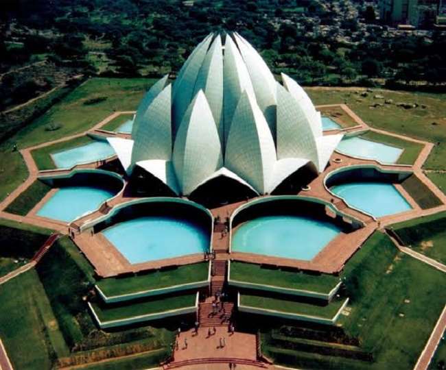 देश की राजधानी दिल्ली में बने लोटस टेंपल के बारे में पढ़िये रोचक तथ्य - Interesting Facts About Bahai Lotus Temple which Made in Delhi That You Must Know!