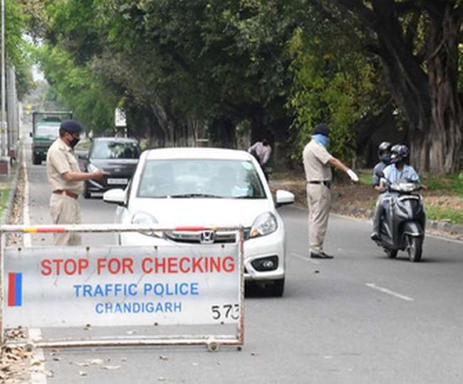https://www.jagranimages.com/images/newimg/24122021/24_12_2021-policechecking_22321373.jpg