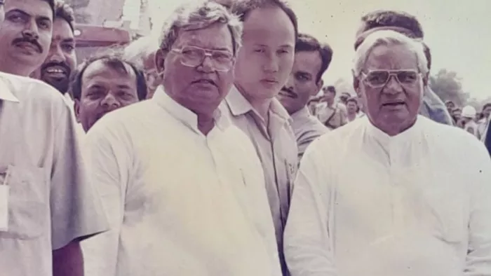 Atal Bihari Vajpayee Birth Anniversary: बिहार की भीषण बाढ़ का जायजा लेने पहुंचे थे वाजपेयी।
