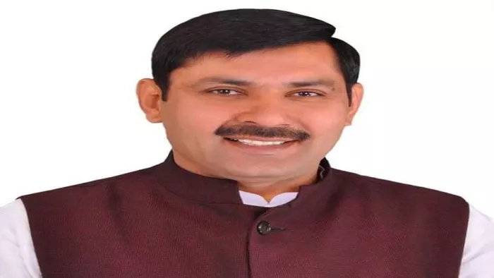 शौचालय की गंदगी देख नगर परिषद अधिकारी पर भड़के मंत्री देवेंद्र सिंह बबली। फाइल फोटो