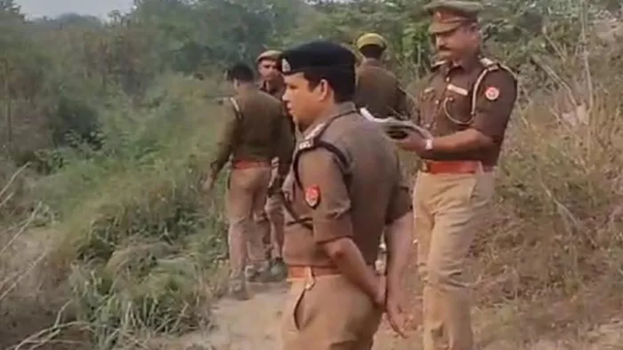 दो गोली लगी हुई अवस्था में मिला महिला का शव।