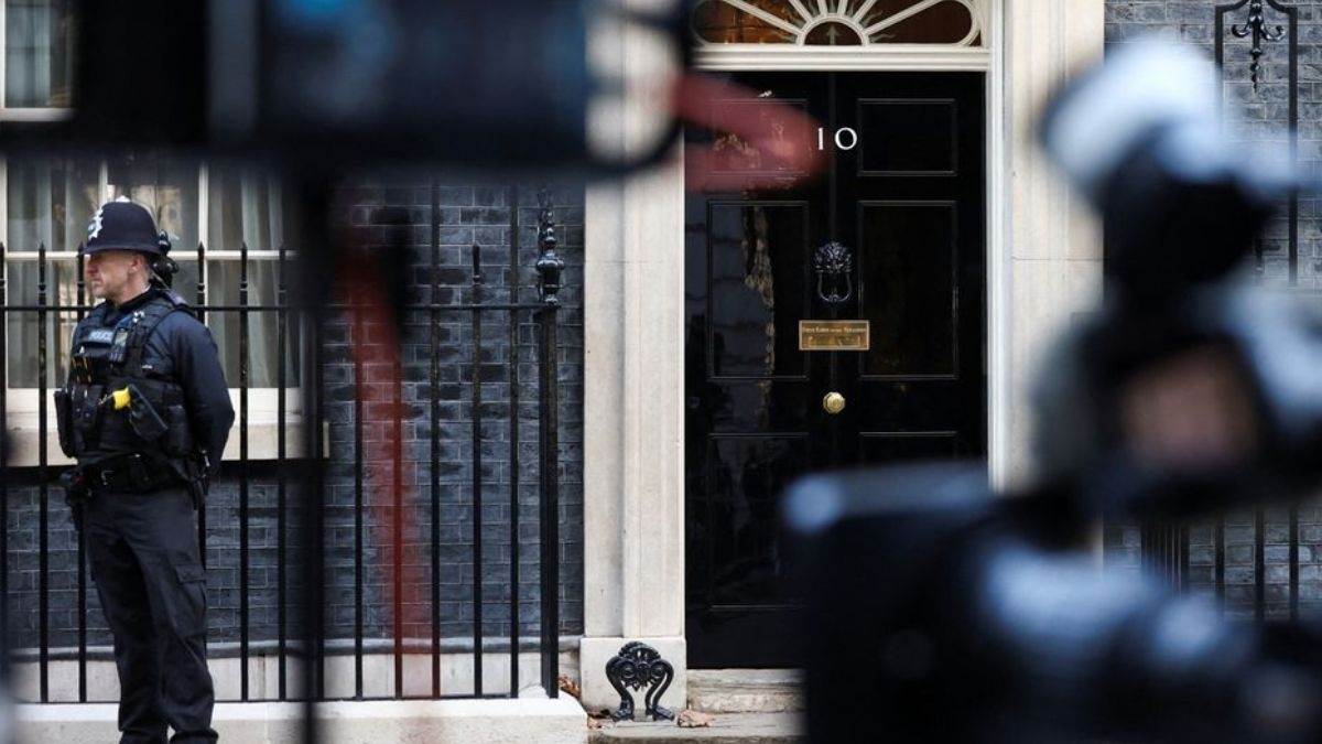 https://www.jagranimages.com/images/newimg/24122023/24_12_2023-london_police_23612266.jpg