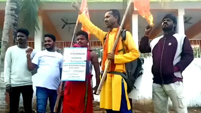 ओडिशा से अयोध्या के लिए पैदल निकले दो रामभक्त, रोजाना 40 किमी चल तय करेंगे 1250 KM की यात्रा;
