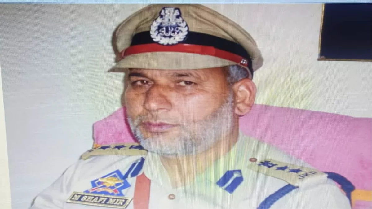 Jammu Kashmir News: बारामूला में अजान दे रहे रिटायर्ड SSP की गोली मारकर  हत्या, आतंकियों की नापाक हरकत; सर्च अभियान जारी - Terrorists open fire  again in Baramulla former SSP ...
