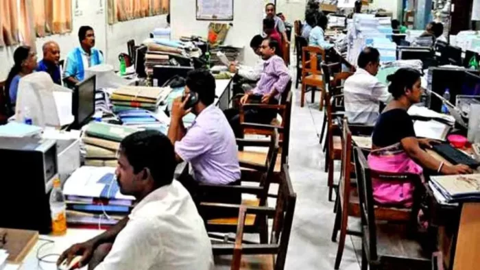 हरियाणा में काम में ढीले कर्मियों को सरकार जबरन रिटायर करेगी। फाइल फोटो