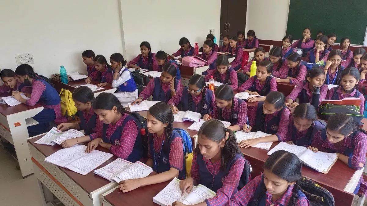 tamil nadu will continue to follow no detention policy upto class 8 said education minister anbil mahesh poyyamozhi