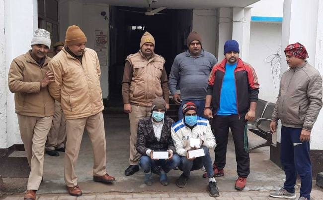 व्यापारी से लूट में दो आरोपित पकड़े, 20 हजार रुपये बरामद