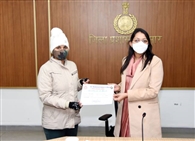 राष्ट्रीय मतदाता दिवस पर प्रतियोगिताओं में श्रेष्ठ प्रदर्शन करने वाले विद्यार्थियों को किया सम्मानित
