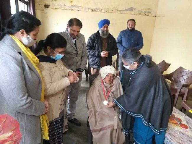 105 वर्षीय माया कौर का जोश, कहा मतदान केंद्र जाकर ही डालूंगी वोट