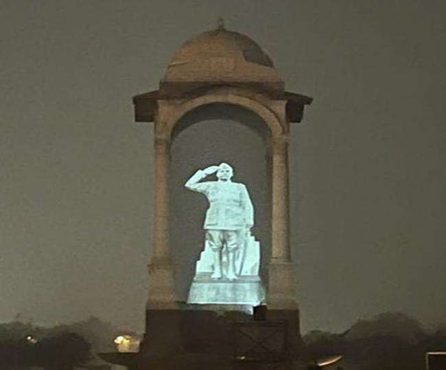 जिस पत्थर से नेताजी सुभाष चंद्र बोस की प्रतिमा बनेगी उन्हीं पत्थरों से राष्ट्रीय पुलिस स्मारक बनाया गया है।