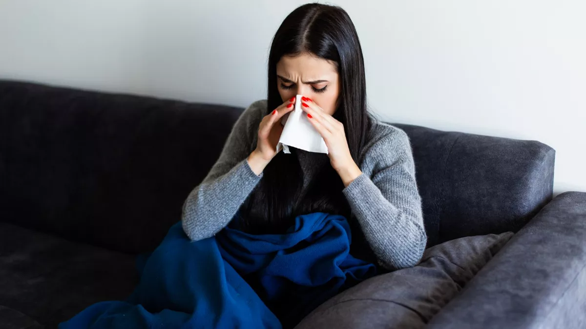 Flu Prevention Tips: सर्दी में फ्लू से बचेे रहने के लिए इन बातों का रखें ध्यान
