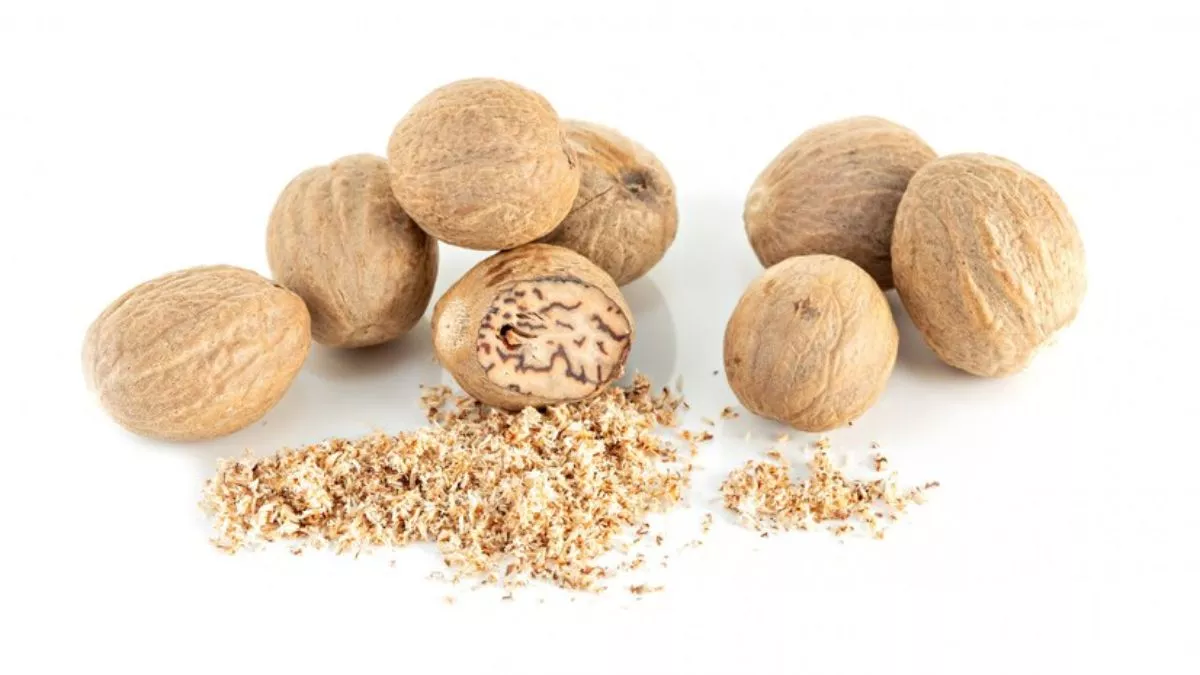 Nutmeg Benefits: जायफल के सेवन से मिलते हैं ये फायदे