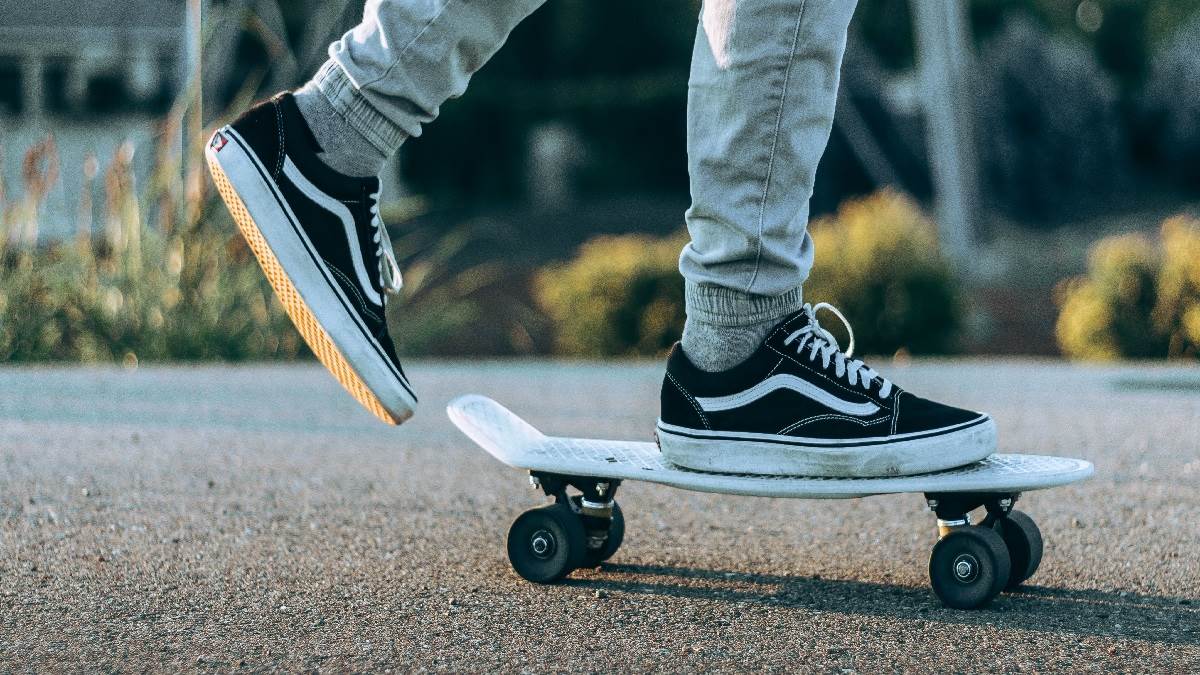 Men's Sports Shoes: घंटों जिम में बहाना है पसीना? ये हैं बेस्ट स्पोर्ट्स शूज, जो चलेंगे सालों-साल