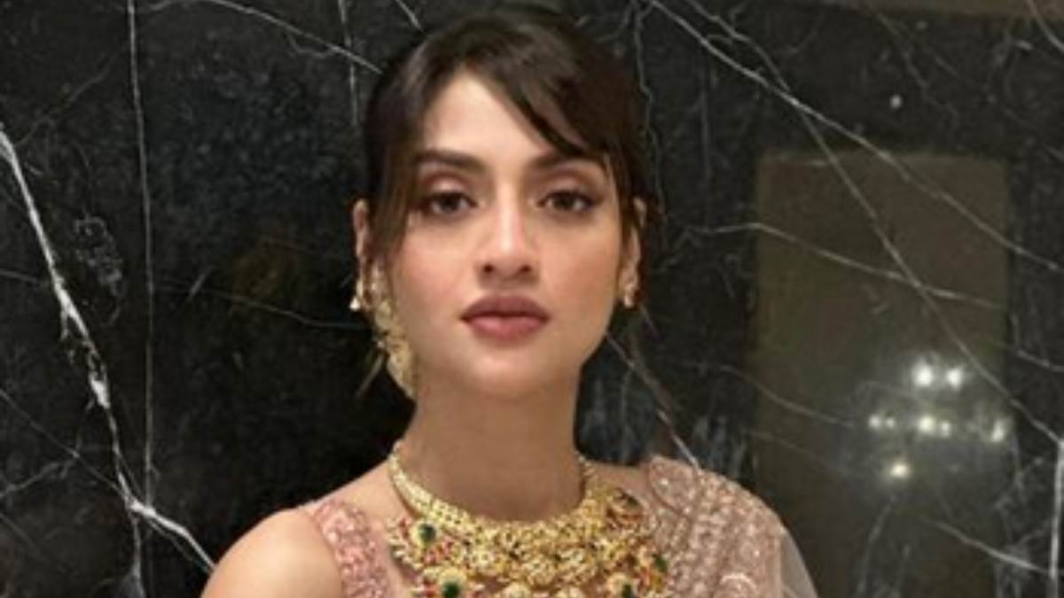 https://www.jagranimages.com/images/newimg/25012023/25_01_2023-nusrat_jahan14_23308848.jpg