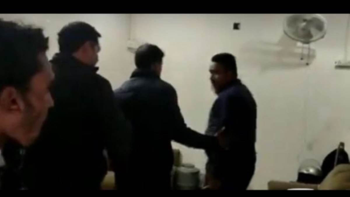 https://www.jagranimages.com/images/newimg/25012023/25_01_2023-pathan_controversy_23309182.jpg