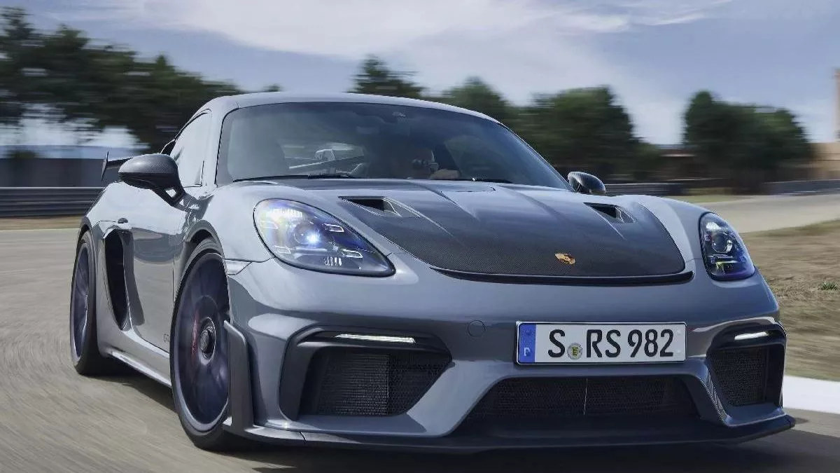 बुलेट ट्रेन का मजा देगी Porsche 718 Cayman GT4 RS, ‘Festival of Dreams’ में हुई शोकेस