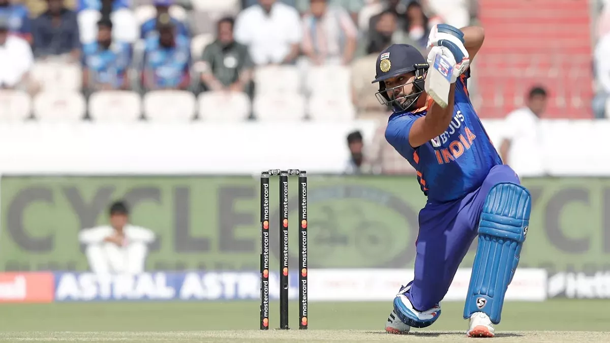 भारतीय कप्‍तान रोहित शर्मा ने तीसरे वनडे में शतक जमाया