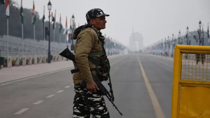 आतंकी हमले के गंभीर इनपुट को देखते हुए गणतंत्र दिवस पर सुरक्षा के बेहद कड़े बंदोबस्त किए गए हैं।