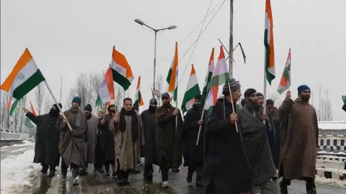 आज बुधवार को जम्मू-कश्मीर के बारामूला में तिरंगा रैली निकाली गई।