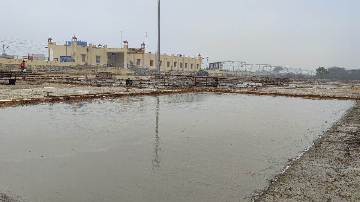 https://www.jagranimages.com/images/newimg/25012024/25_01_2024-bhiwani_city_railway_station_23638005_16711914.jpg