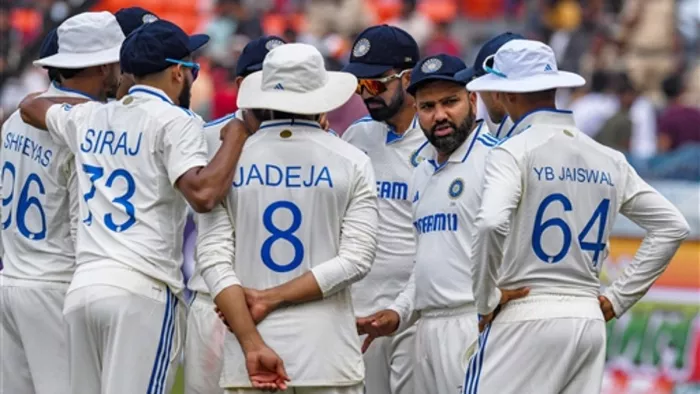 Rohit Sharma ने किया खुलासा, पहले टेस्ट में कुलदीप की जगह Axar Patel को क्यों चुना?