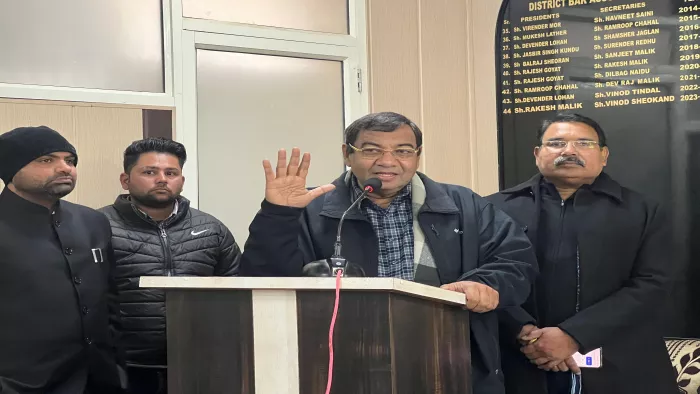 Haryana News: रैली के लिए निमंत्रण देते सुशील गुप्ता।जागरण