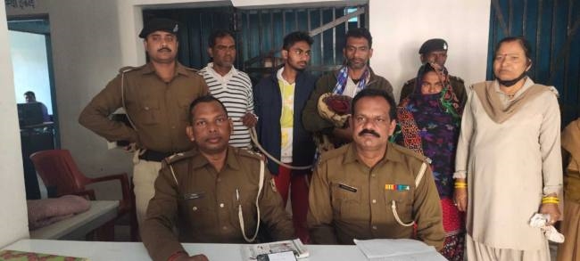 गोपालगंज में गिरफ्तार प्रेमी के घर से युवती का मोबाइल फोन बरामद