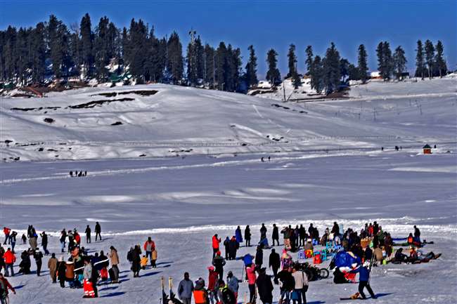 Jammu Kashmir: 370 से आजादी का जश्न मना रहा गुलमर्ग, 30 अप्रैल तक होटल हो चुके पैक, हर दिन उत्‍सव सा नजारा - Hotels in Gulmarg are packed till April 30 record