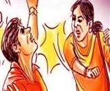 शोहदे का दुस्साहस इस कदर बढ़ा कि उसने महिला सिपाही पर टिप्पणी कर दी।