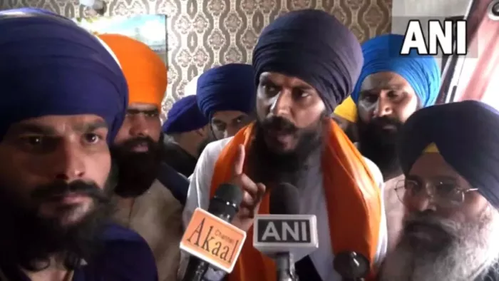 Amritpal Singh: अमृतपाल सिंह के समर्थकों की ओर से थाने पर हमला करने के बाद उत्तराखंड पुलिस अलर्ट।