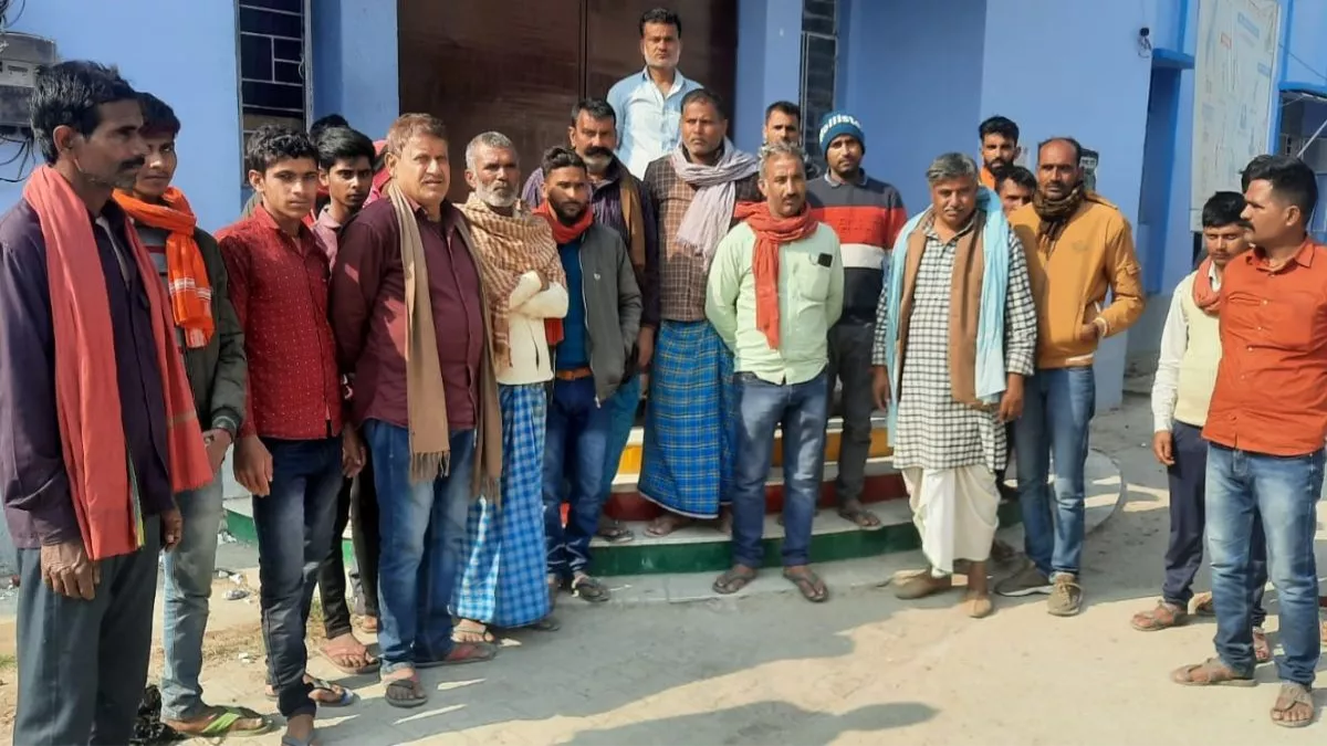 पश्चिम चंपारण में पहले चाकू से गोदा फिर गला रेतकर युवक को मार डाला