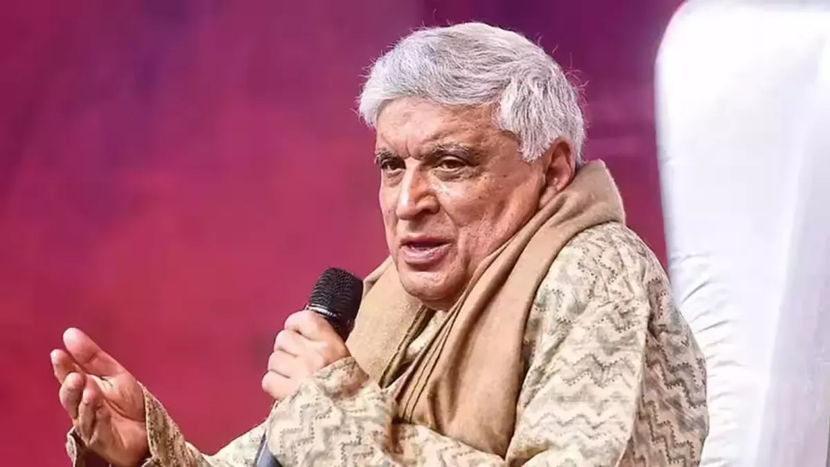 Javed Akhtar: पाकिस्तान में दिए बयान पर जावेद अख्तर ने तोड़ी चुप्पी, बोल- 'मैं यहां नहीं डरता, फिर वो तो...'