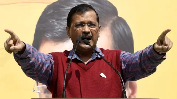 आम आदमी पार्टी कार्यालय में संबोधित करते मुख्यमंत्री अरविंद केजरीवाल। चंद्र प्रकाश मिश्र