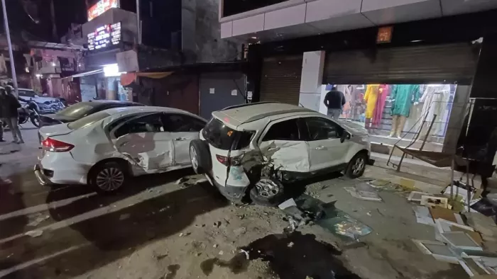 सीएम योगी के काफिले की एंटी डेमो कार दुर्घटनाग्रस्त, दो लोगों की मौत; छह पुलिसकर्मी समेत 12 घायल