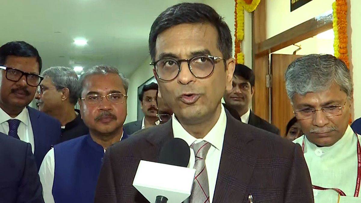 https://www.jagranimages.com/images/newimg/25022024/25_02_2024-justice_chandrachud_23660764.jpg