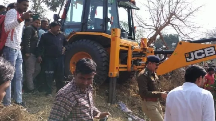 Kasganj Accident News: पानी में तड़पते रहे श्रद्धालु, लोग बनाते रहे वीडियो
