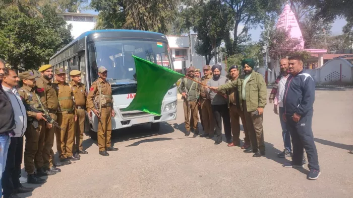 Jammu Kashmir News: जिला कठुआ पुलिस ने 24 छात्रों के एक दल को भारत दर्शन के लिए भेजा।