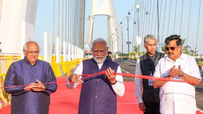 PM Modi in Gujarat: पीएम मोदी ने किया सुदर्शन ब्रिज का उद्घाटन (फोटो एएनआई)