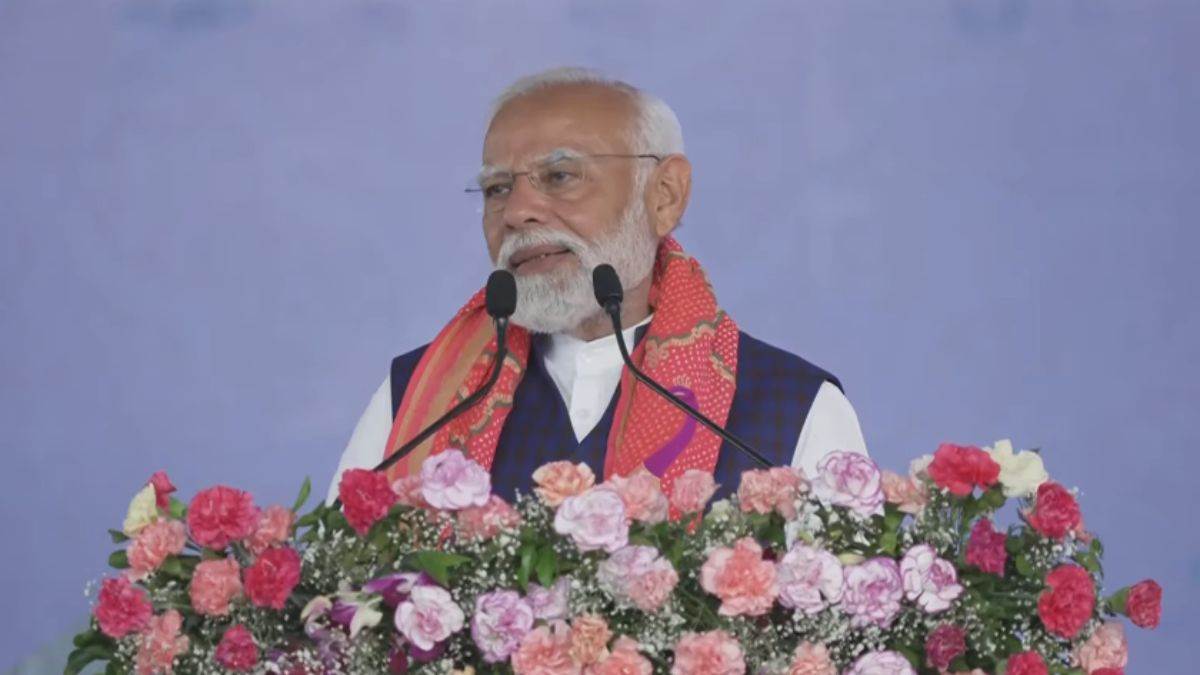 https://www.jagranimages.com/images/newimg/25022024/25_02_2024-pm_modi_in_gujarat_1_23661104.jpg