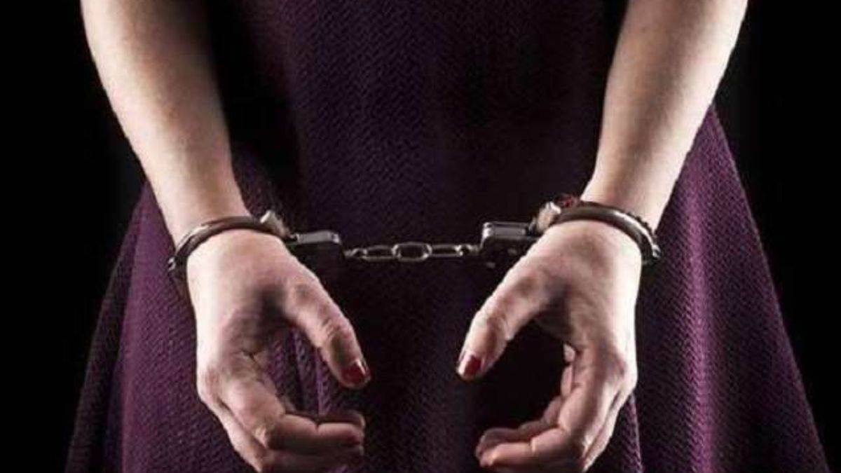two women thieves arrested at hajipur railway station rpf recovered mobile phone and jewellery from them
