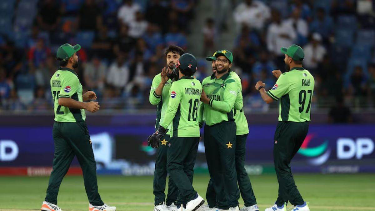 https://www.jagranimages.com/images/newimg/25022025/25_02_2025-pakistan_cricket_team__23890481.jpg